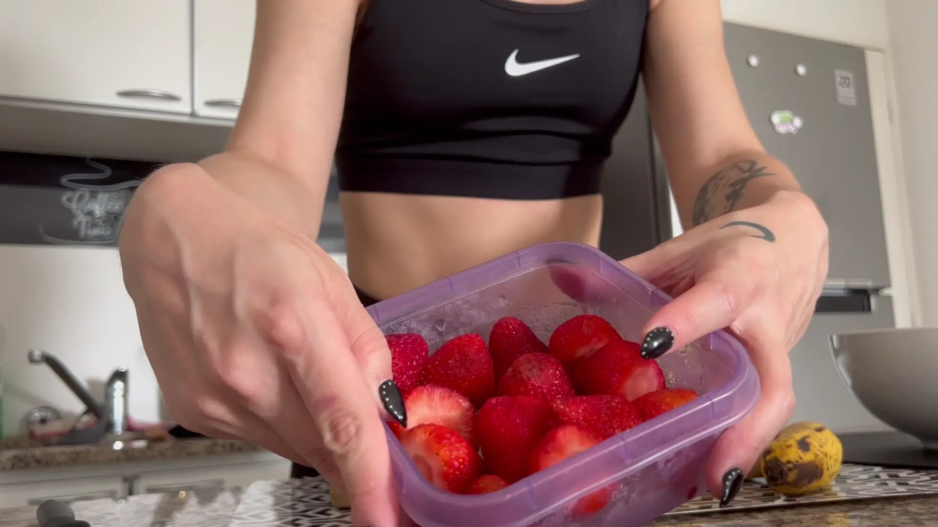 Exclusive Leak: PixieSpicy - making fruit salad after gym - Stream in FullHD | Hotleakxxx.com