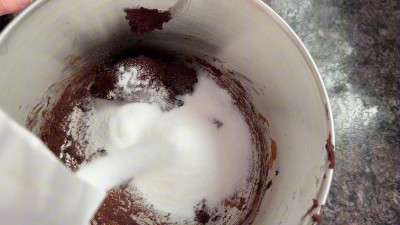 Misshjinked - Bake a chocolate cake with me
