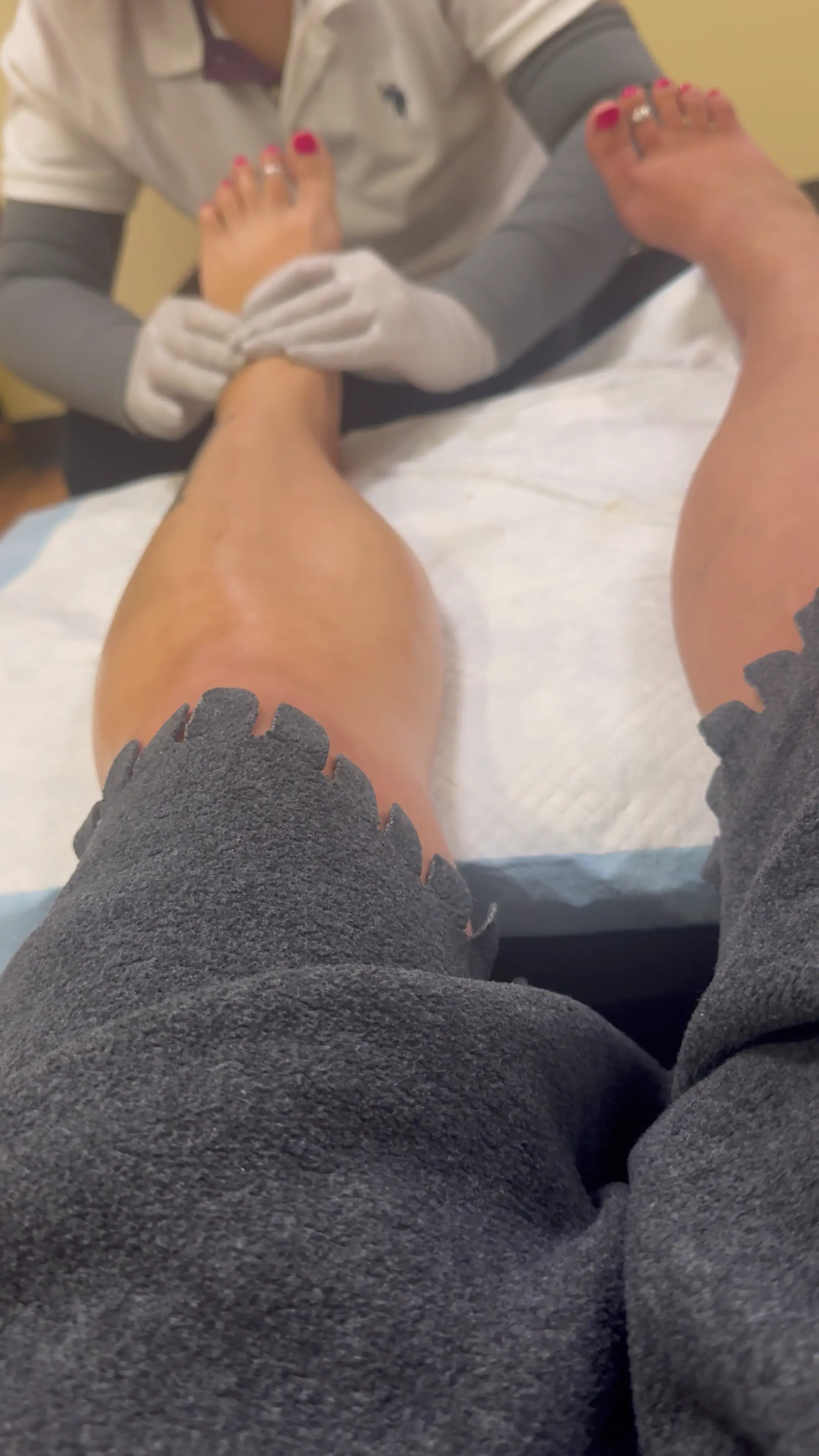 Exclusive Leak: barefootmamamn - Foot massage - Stream in FullHD | Hotleakxxx.com