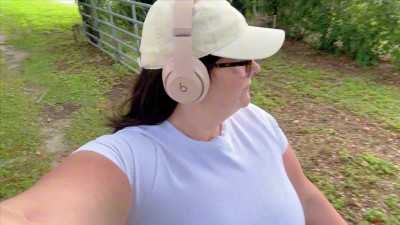 Lunaxthicky - day 14: outdoor walk + squats