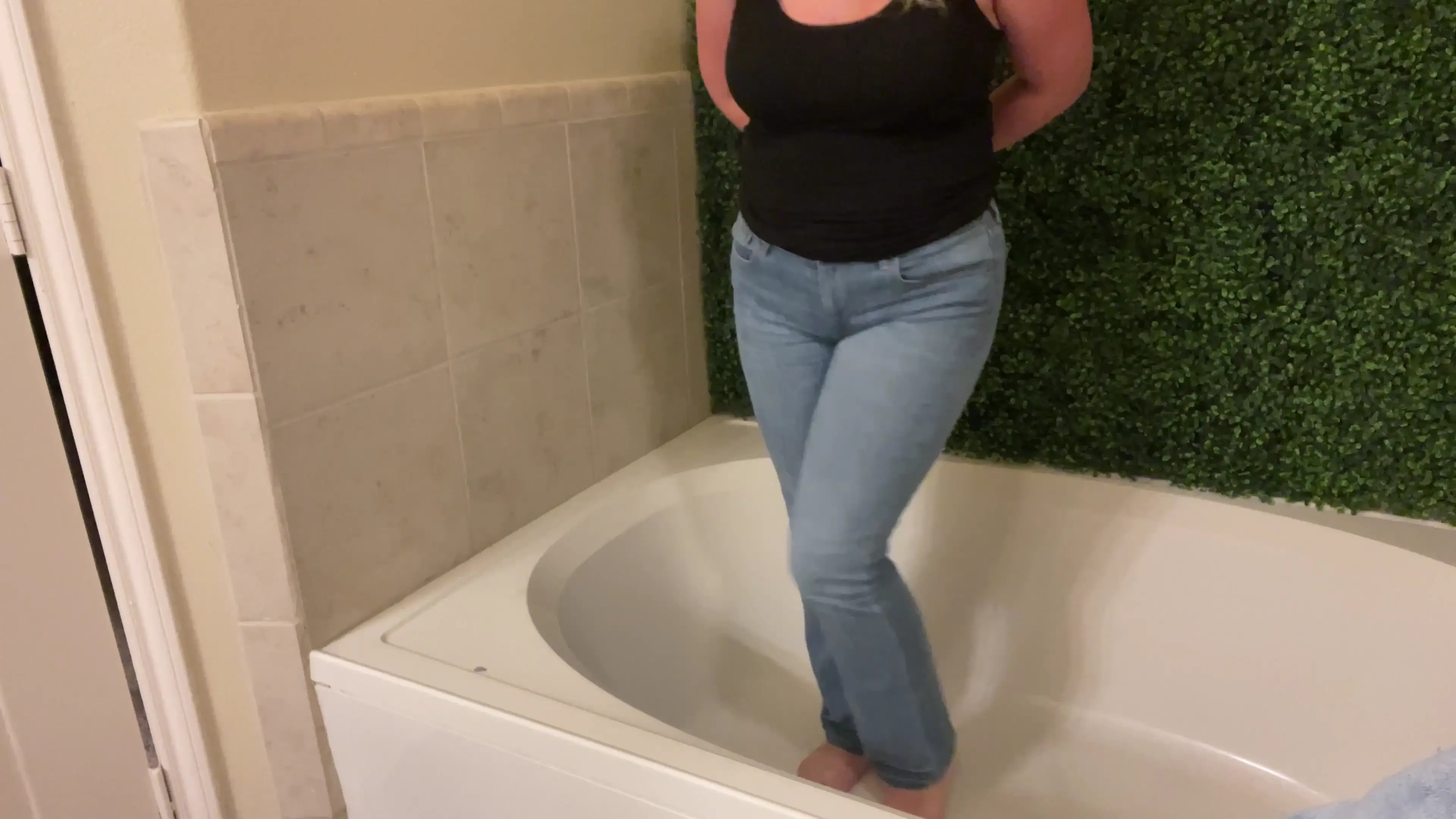 Exclusive Leak: Reina Rivers - PREVIEW Cuffed Pee Desperation Challenge - Stream in FullHD | Hotleakxxx.com