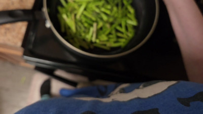 Lizzy Maestro - Cook With Me: Salmon