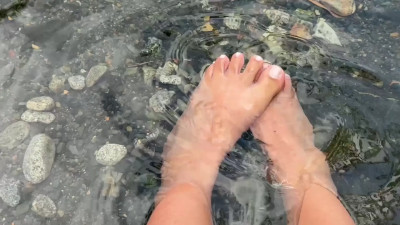 Emilyvera - Feet in the river