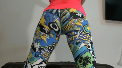 Rebecca de Winter - Squats on leggings