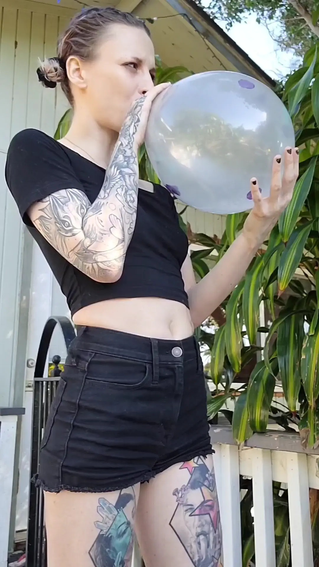 Exclusive Leak: MonstrousMiss - Goth babe blows balloon no pop - Stream in FullHD | Hotleakxxx.com
