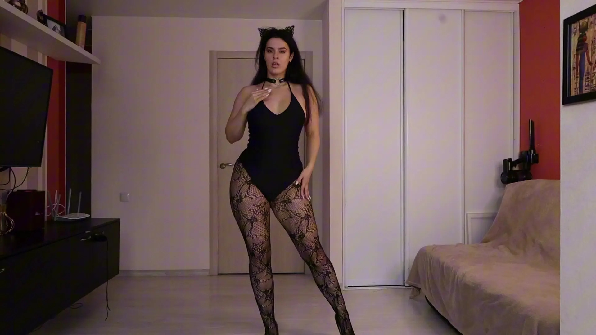 Exclusive Leak: Roni_Tailed - Sexy cat girl teases and dances for you with her body - Stream in FullHD | Hotleakxxx.com
