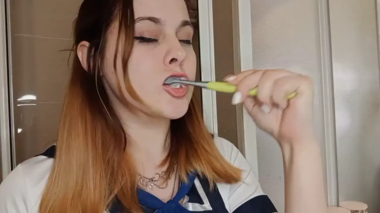 Exclusive Leak: MintLiza - Brushing my teeth - Stream in FullHD | Hotleakxxx.com