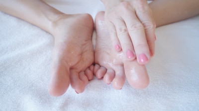 FootjobsQueen - Oily SOLES Close Up