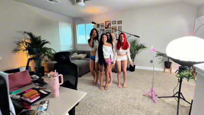 ZoeyDiGiacomo - Sorority Girls give two Sneaky Frat Guys a little show