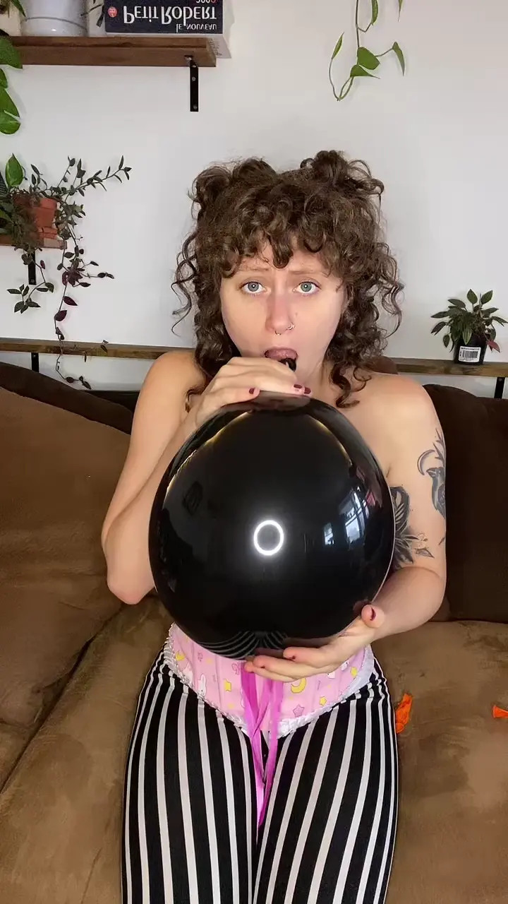 Exclusive Leak: Riley Smits - Blowing balloon - Stream in FullHD | Hotleakxxx.com