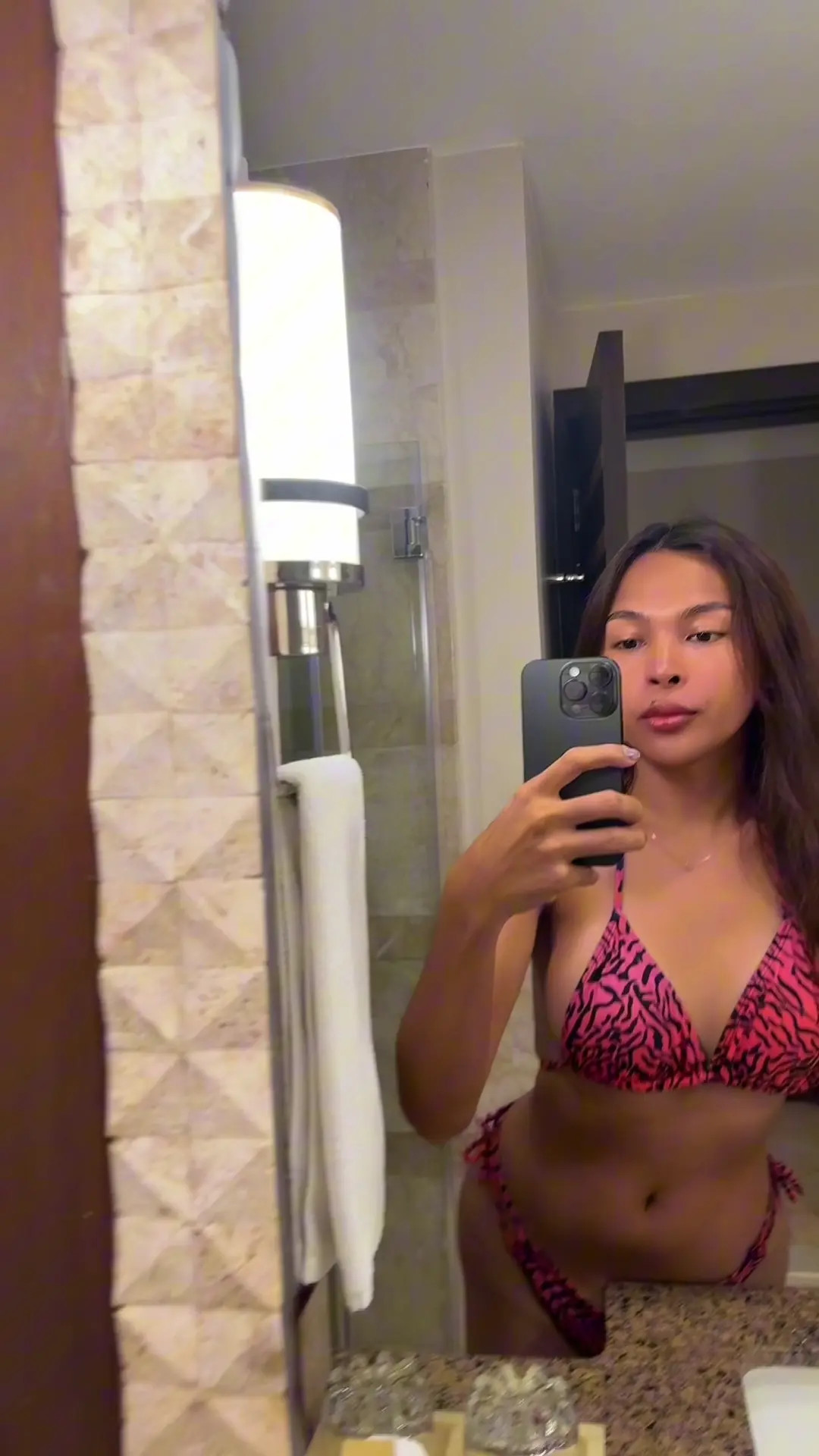 Exclusive Leak: FoxyJade2000 - Feeling sexy in the room - Stream in FullHD | Hotleakxxx.com