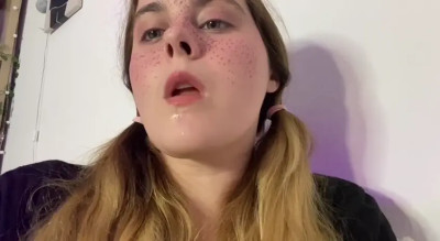 MintLiza - sexual candy eating and licking
