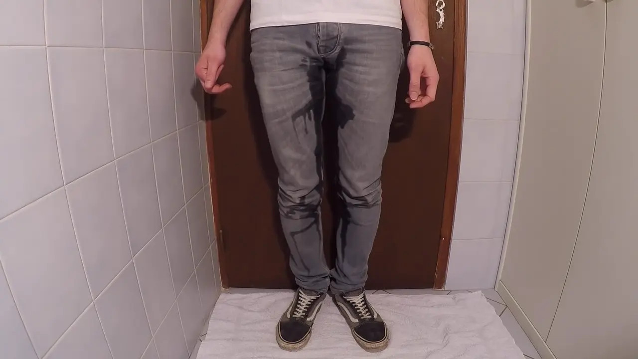 Exclusive Leak: WetMyDreams - Pissing Skinny Jeans and Clothed Bath - Stream in FullHD | Hotleakxxx.com