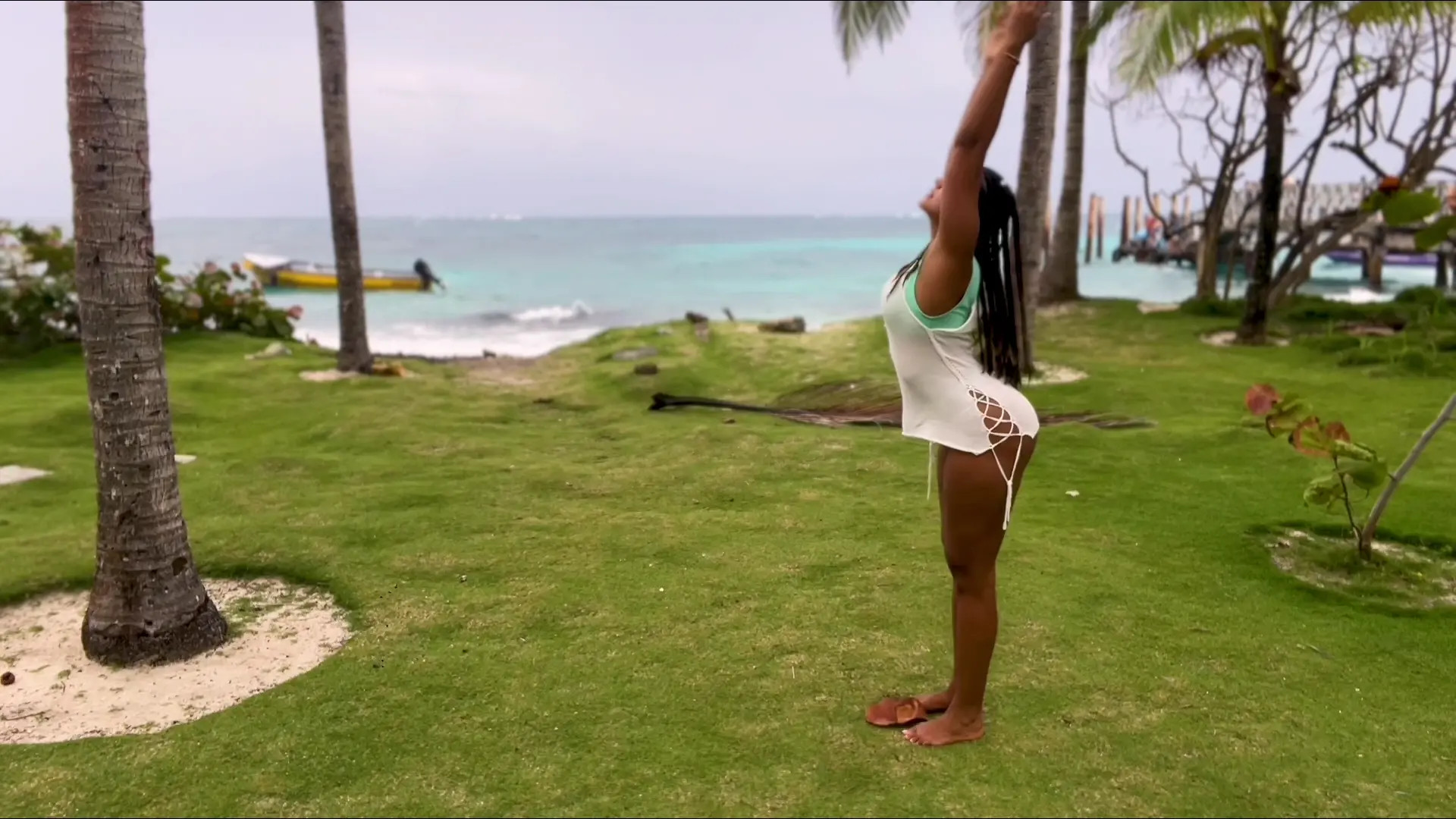 Exclusive Leak: PaoArias - Mommy Yoga By The Beach - Stream in FullHD | Hotleakxxx.com