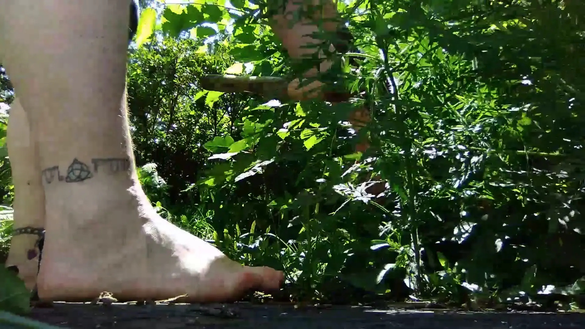 Exclusive Leak: Dawna Dikengob - Barefoot Gardening [*FREE - Stream in FullHD | Hotleakxxx.com