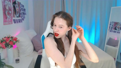 Viktoria_Reyes - brushing my long hair