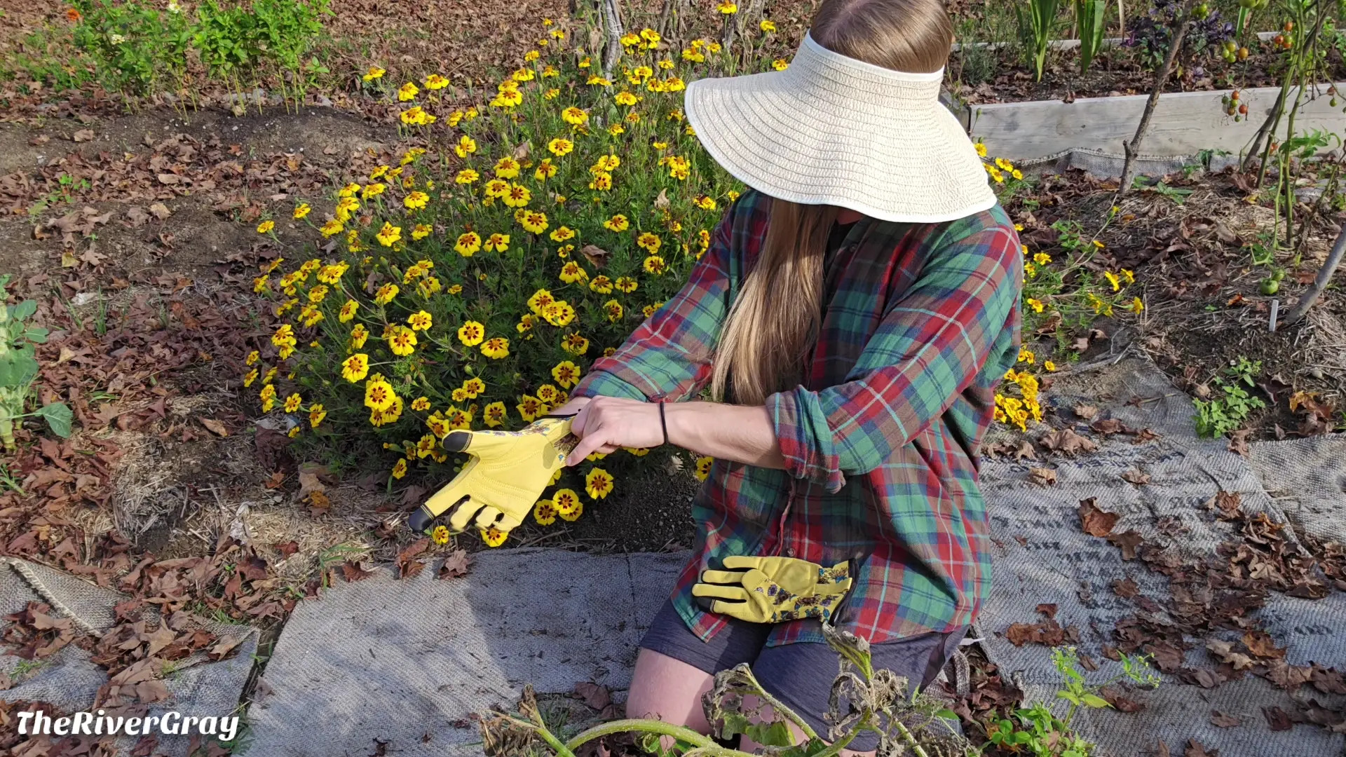 Exclusive Leak: River Gray - Garden Hat And Gloves Try On - Stream in FullHD | Hotleakxxx.com