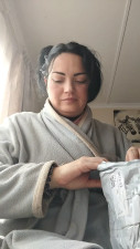 Luna Jan - Unboxing a pakage