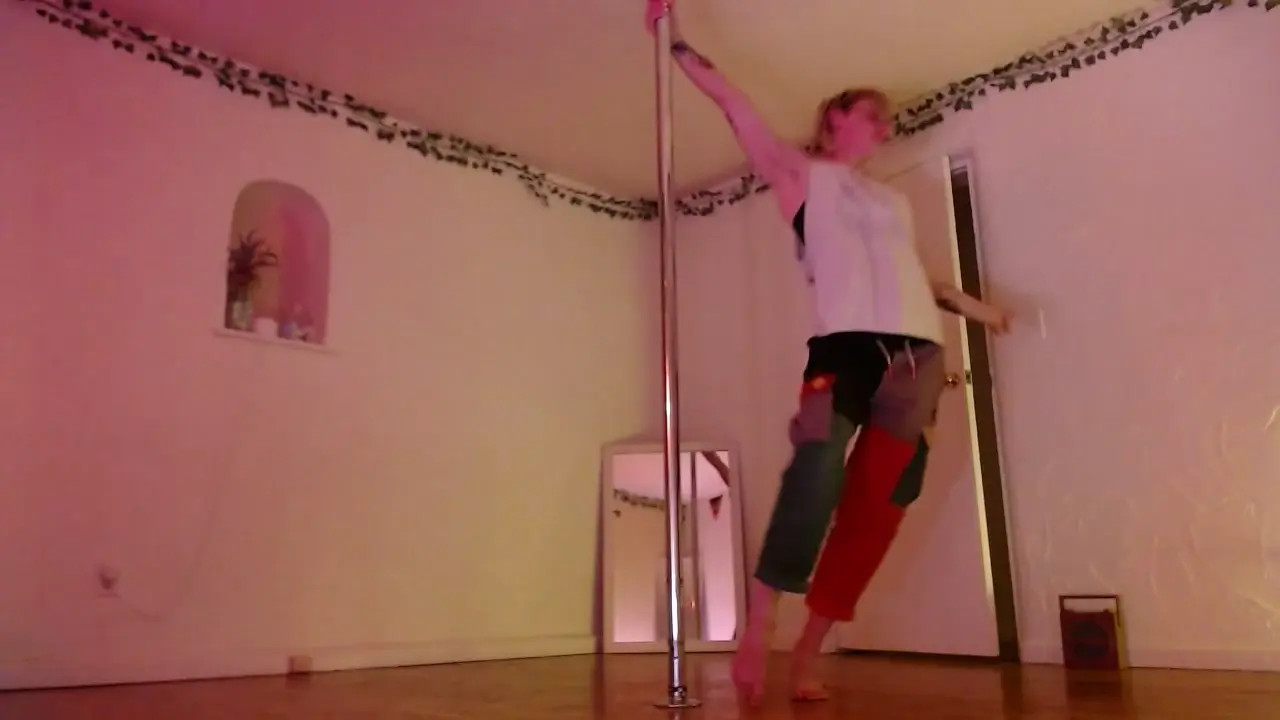 Exclusive Leak: sid_video - ftm pole dance strip tease on mv live - Stream in FullHD | Hotleakxxx.com