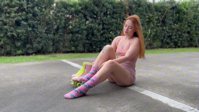 Bellaredhead - Learning to roller skate