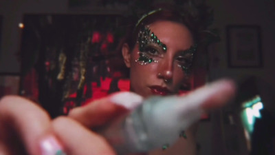 Elle Marz - Poison Ivy wants to kiss you ASMR