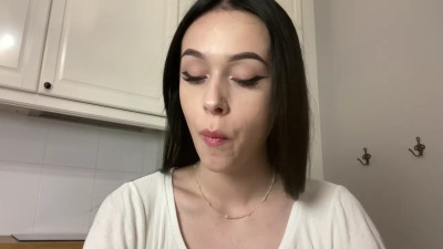 Kendal_Brooks_ - ASMR eating