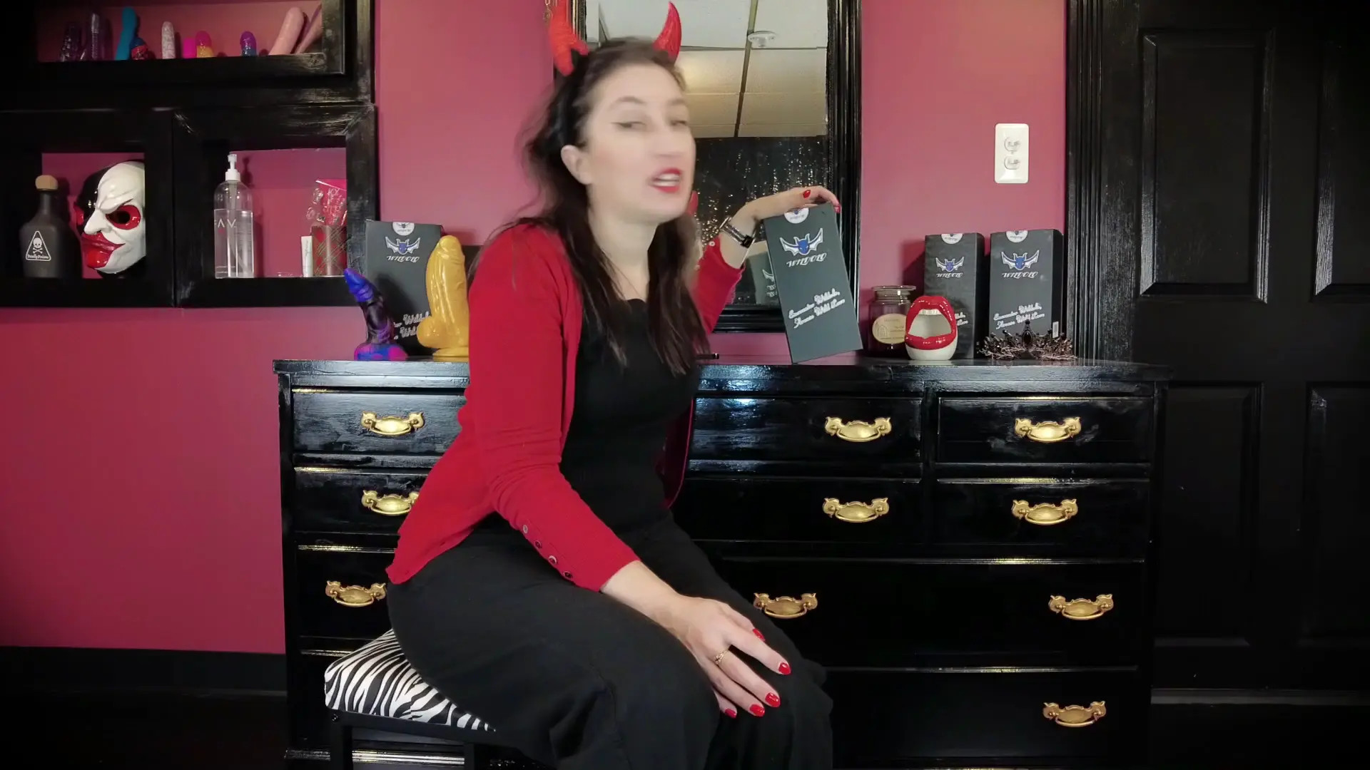 Exclusive Leak: Katherine De Vil - Wildolo Realistic Dildo - Unboxing - Stream in FullHD | Hotleakxxx.com