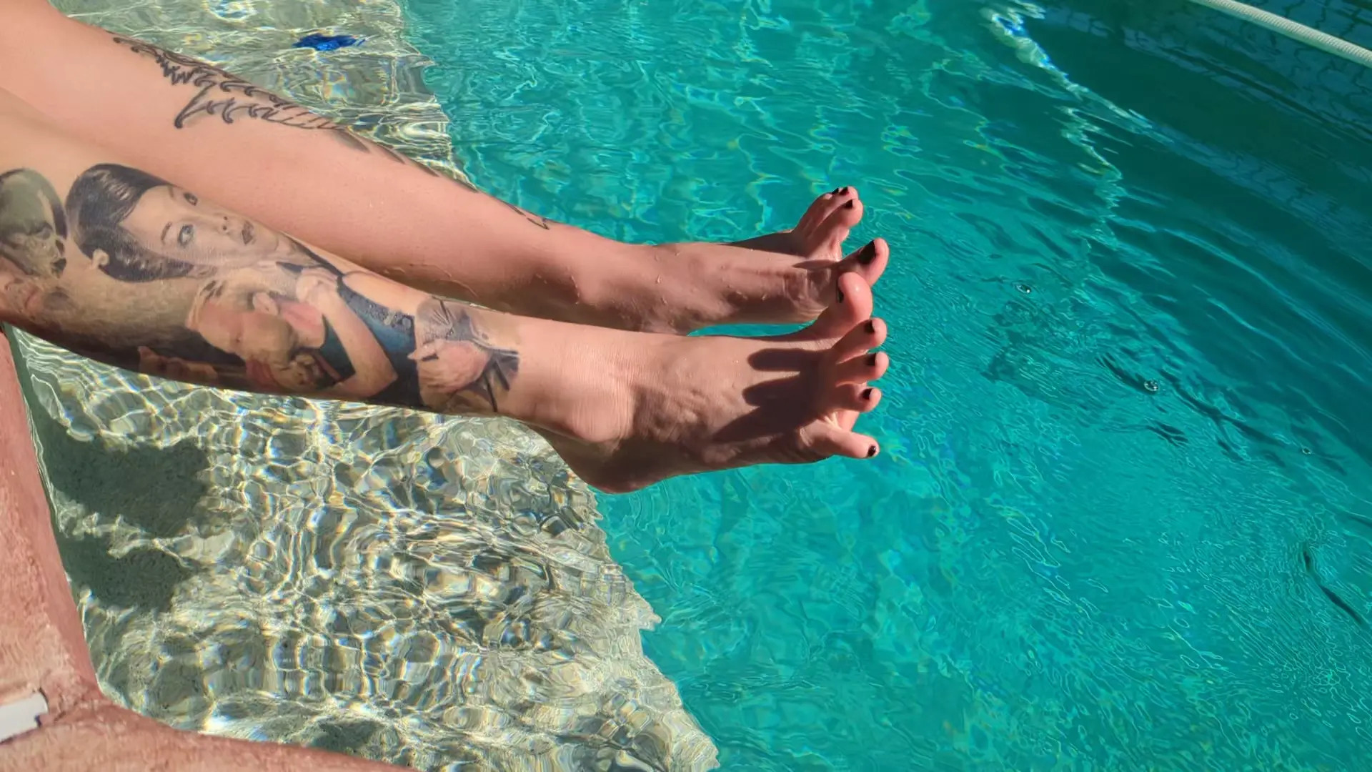 Exclusive Leak: racymacy - Pretty Toes in a Freshly Cleaned Pool - Stream in FullHD | Hotleakxxx.com