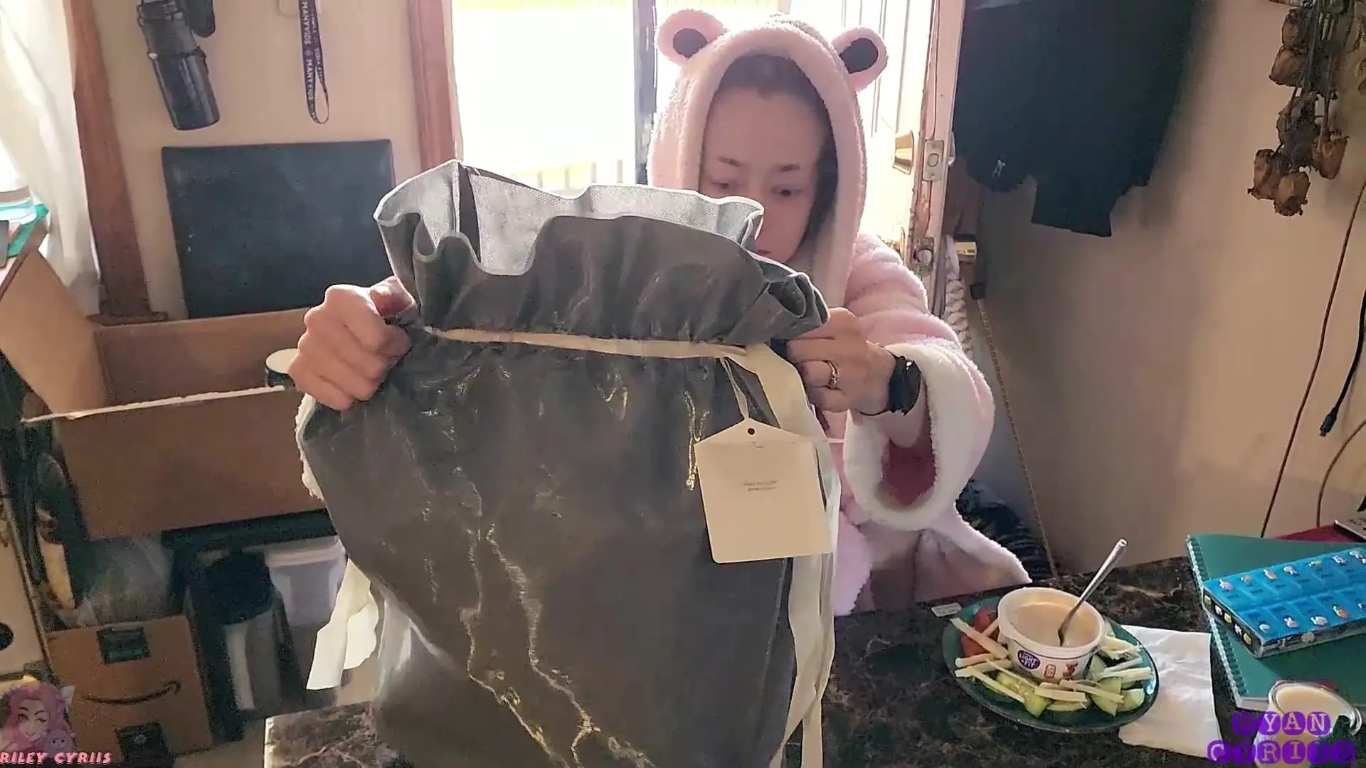 Exclusive Leak: RileyCyriisOfficial - Fan Gift Unboxing - TY KEVIN - Stream in FullHD | Hotleakxxx.com