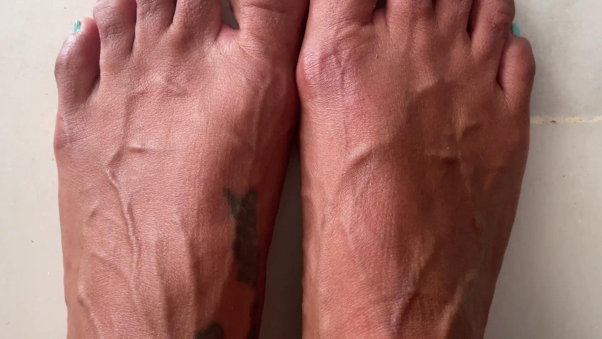 Exclusive Leak: queenstarb - Perfect square toes and veiny feet - Stream in FullHD | Hotleakxxx.com
