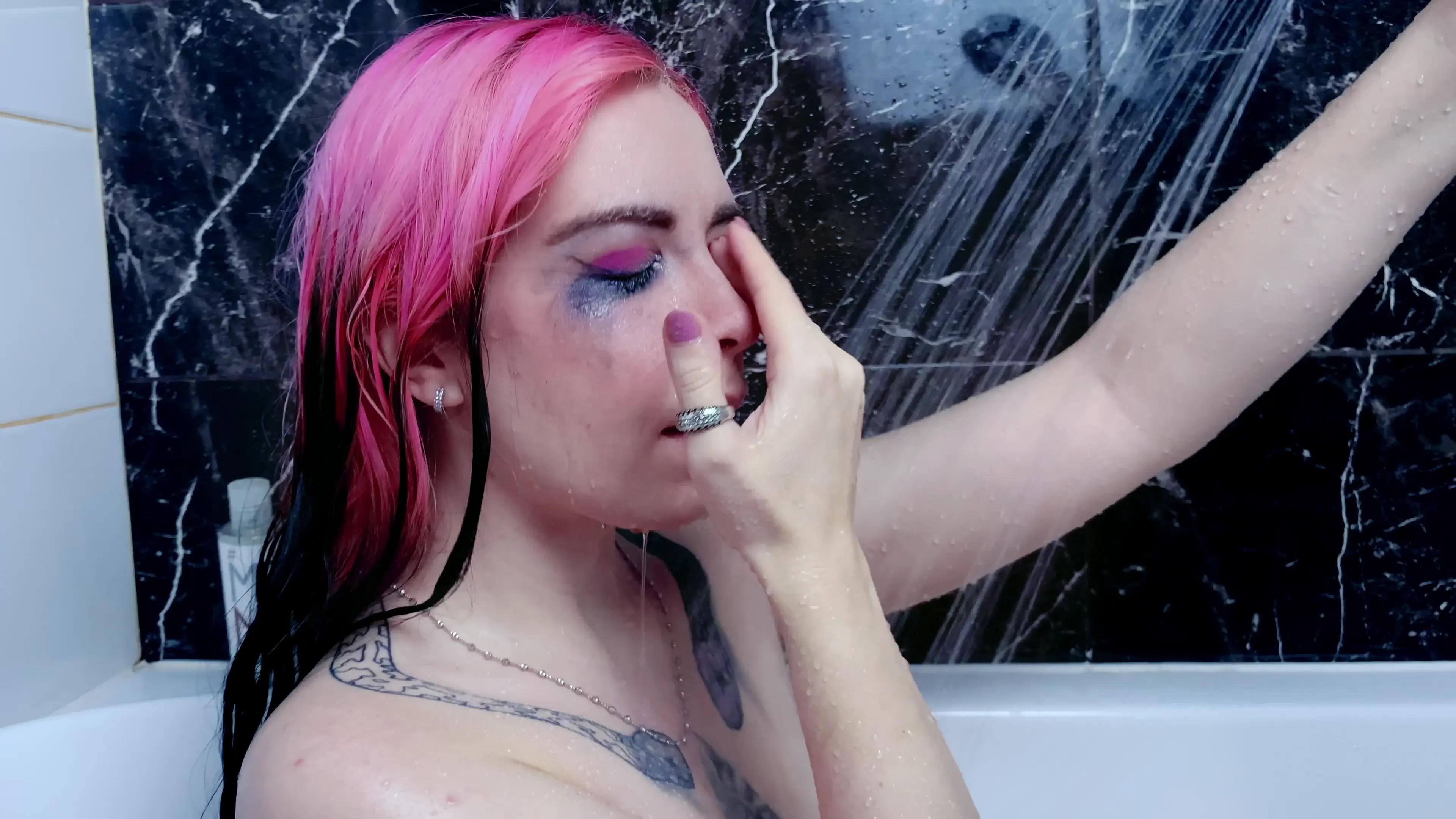 Exclusive Leak: EricaJones - I'm washing off my makeup - Stream in FullHD | Hotleakxxx.com