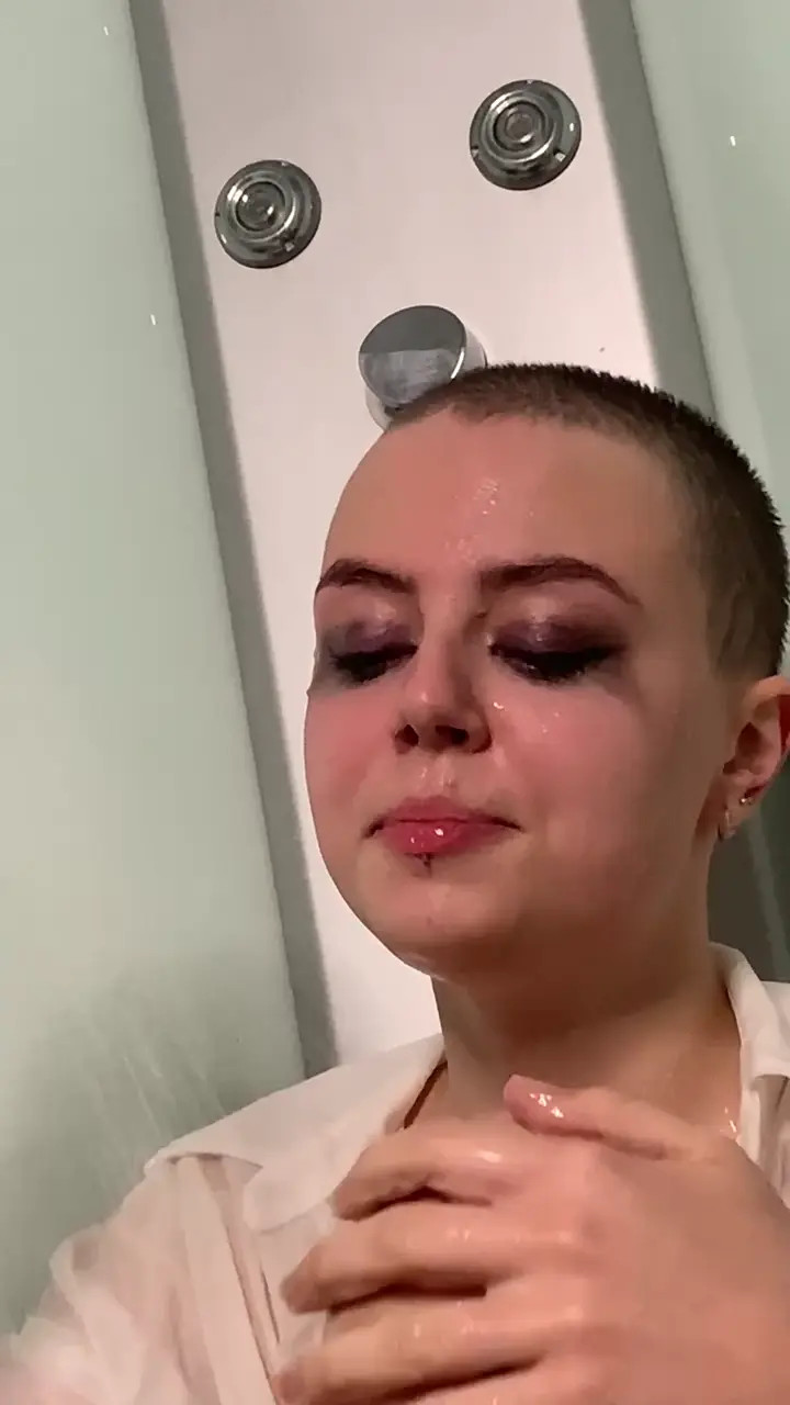 Exclusive Leak: PulsaLuft - Sitting in the shower - Stream in FullHD | Hotleakxxx.com