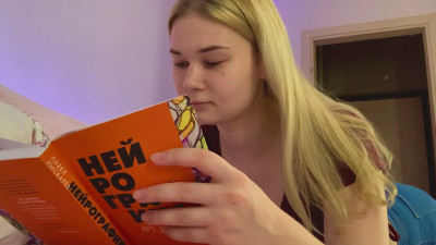 Eva_Manson - Just reading a book