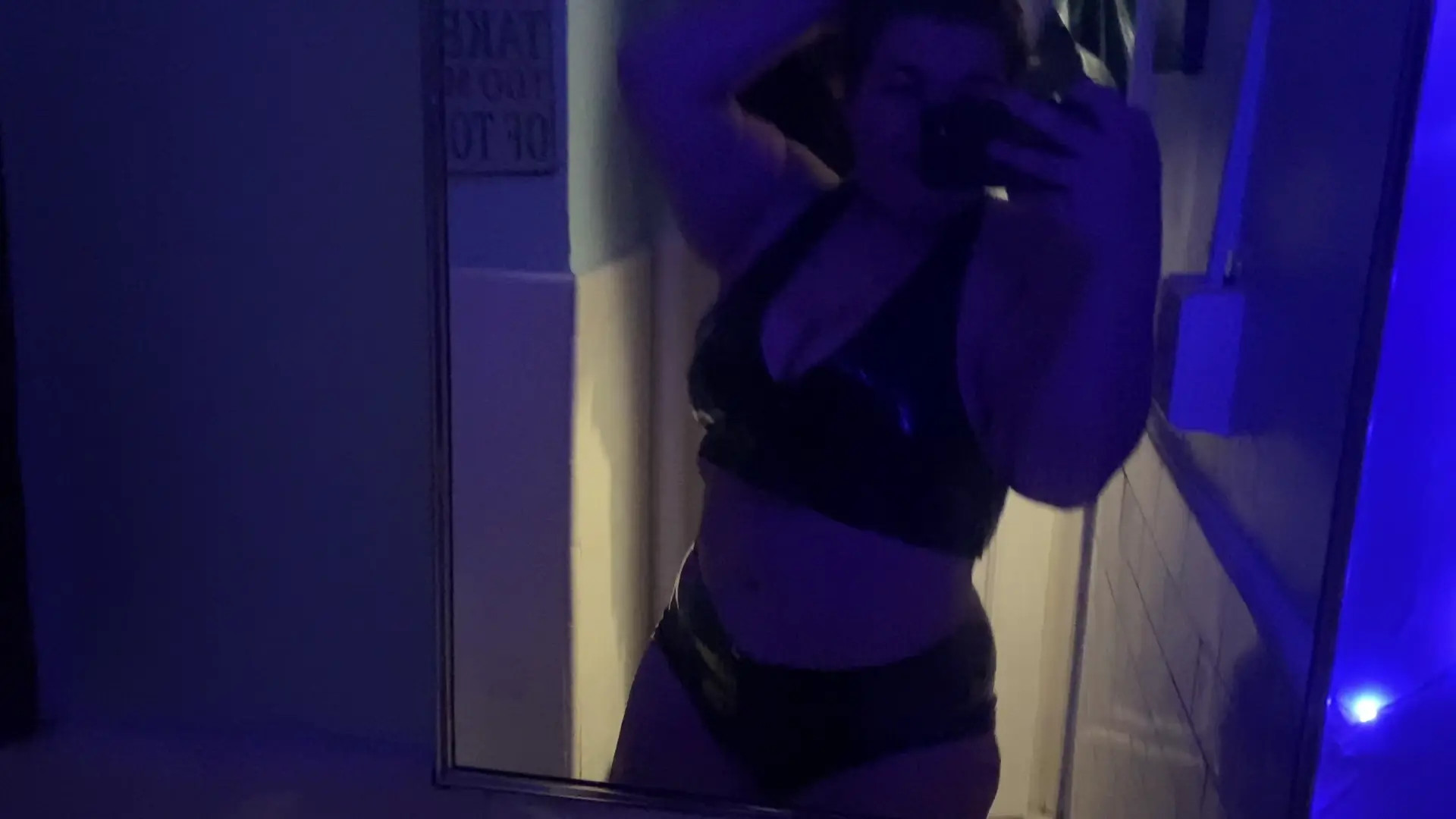 Exclusive Leak: rubberfoxx - Dancing in Latex Bikini - Stream in FullHD | Hotleakxxx.com