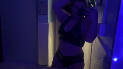 rubberfoxx - Dancing in Latex Bikini