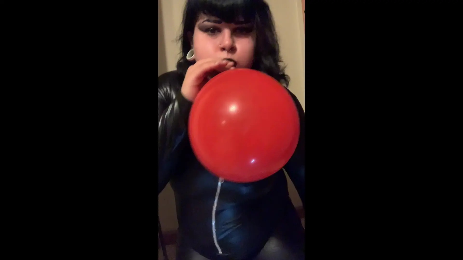 Exclusive Leak: Billy Ellis FTM - BBW Dominatrix Sits/Steps on Balloons - Stream in FullHD | Hotleakxxx.com