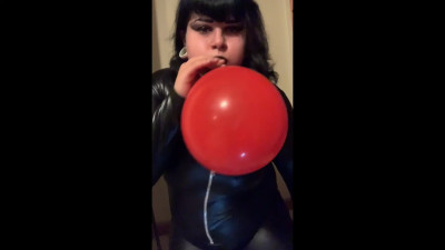 Billy Ellis FTM - BBW Dominatrix Sits/Steps on Balloons