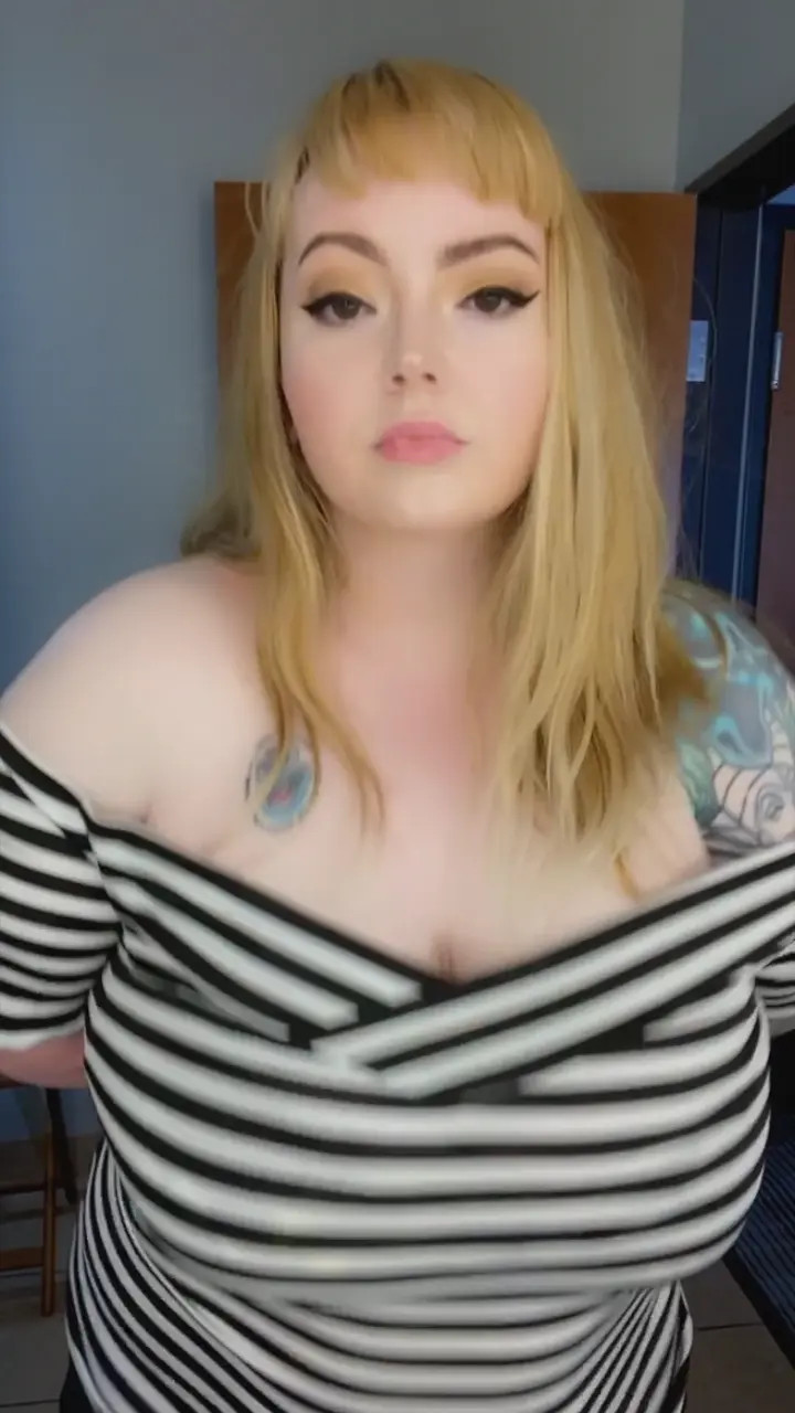 Exclusive Leak: hunnybrat - Curvy Girl Wiggling & Jiggling - Stream in FullHD | Hotleakxxx.com