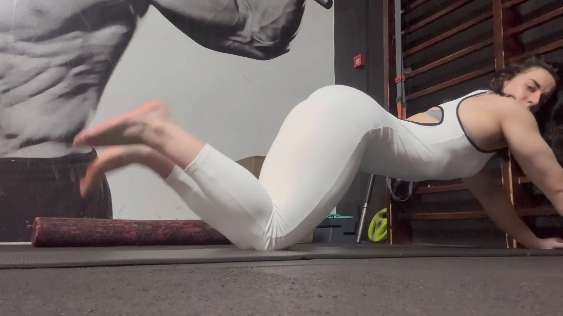 Exclusive Leak: CourtneyMuscle - Streching after gym - Stream in FullHD | Hotleakxxx.com