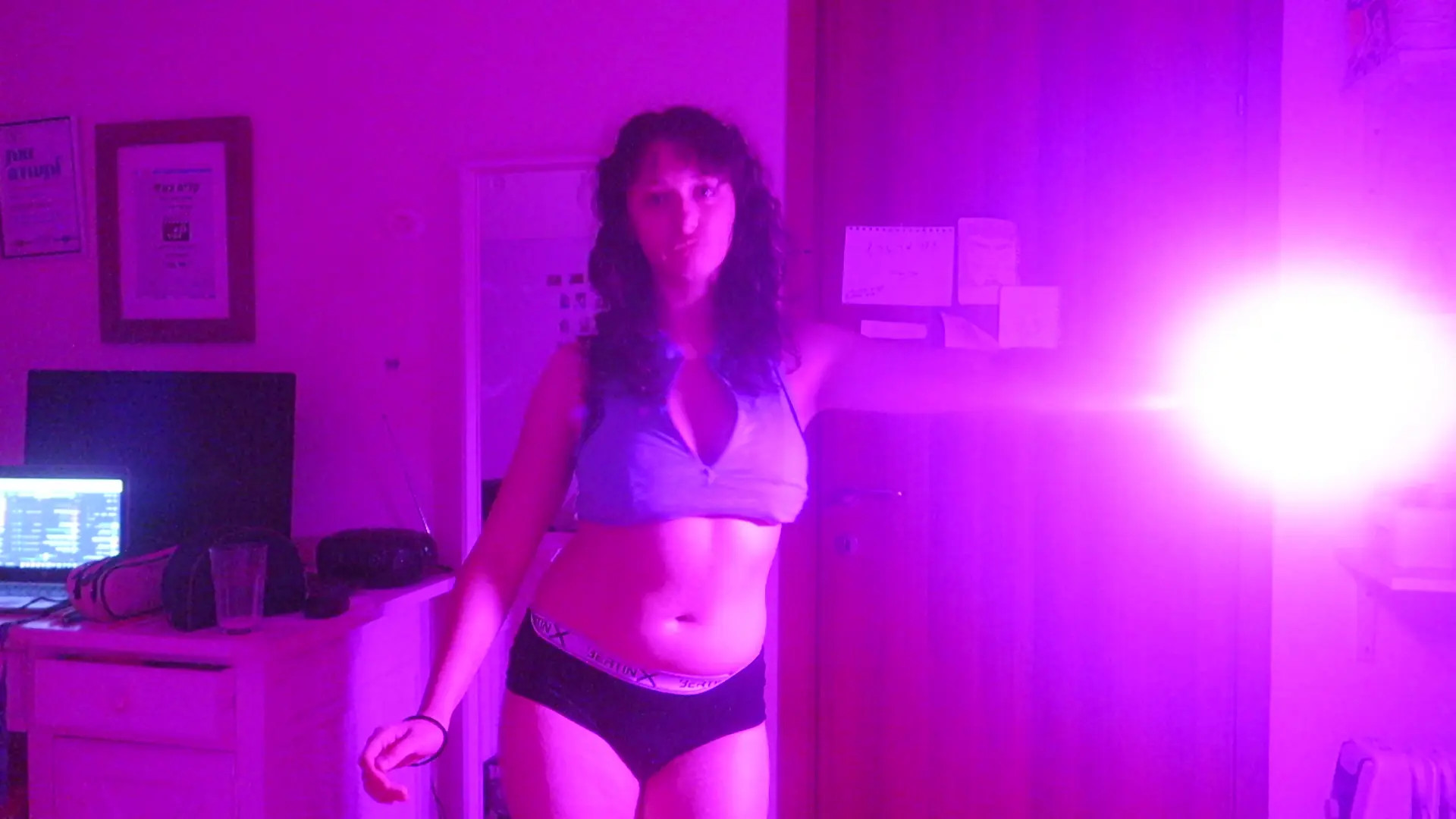Exclusive Leak: lunaaapeachie - dancing for the neon contest - Stream in FullHD | Hotleakxxx.com