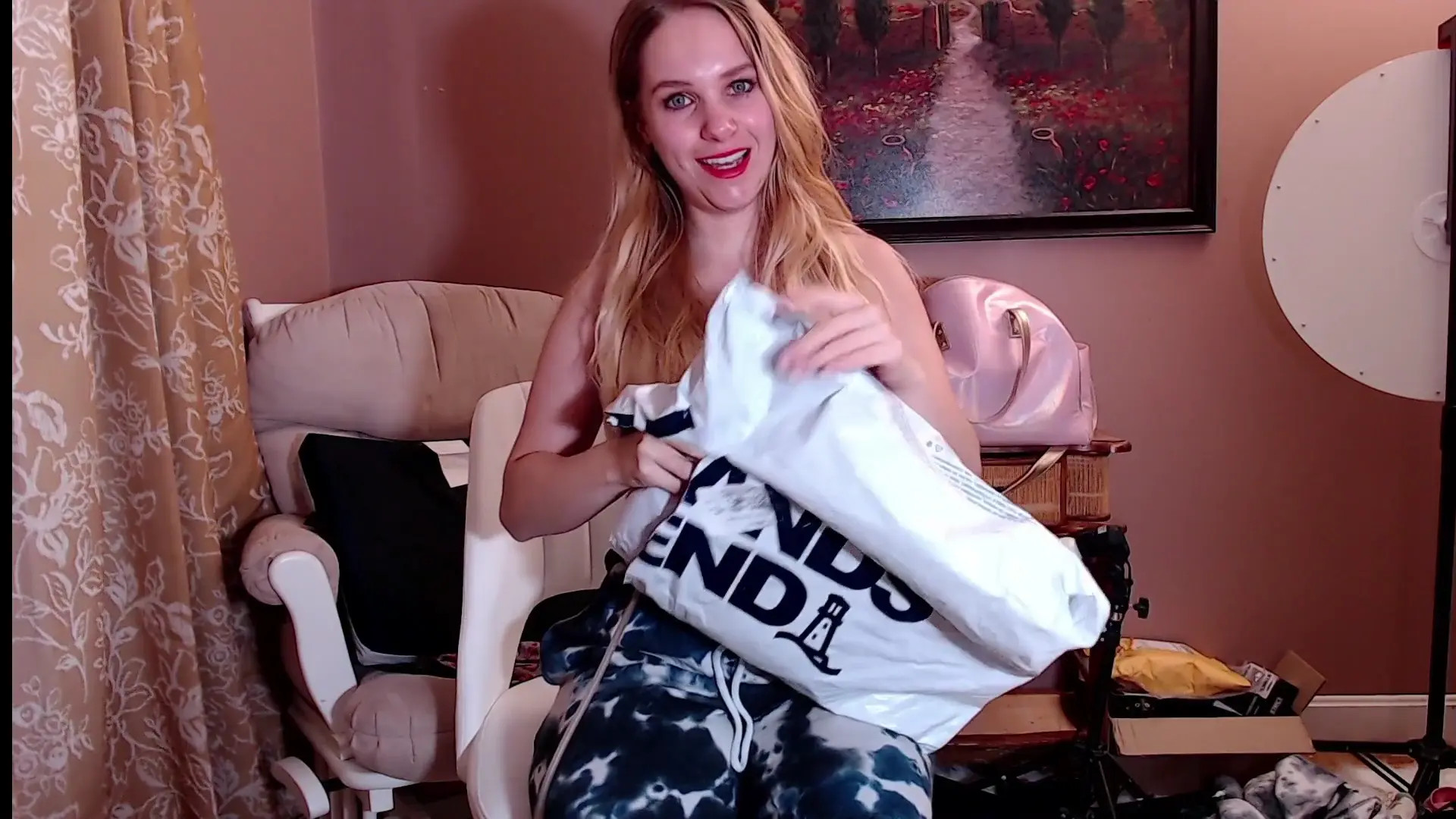 Exclusive Leak: Happily_Sweet - Present Unveil From Daddy - Stream in FullHD | Hotleakxxx.com