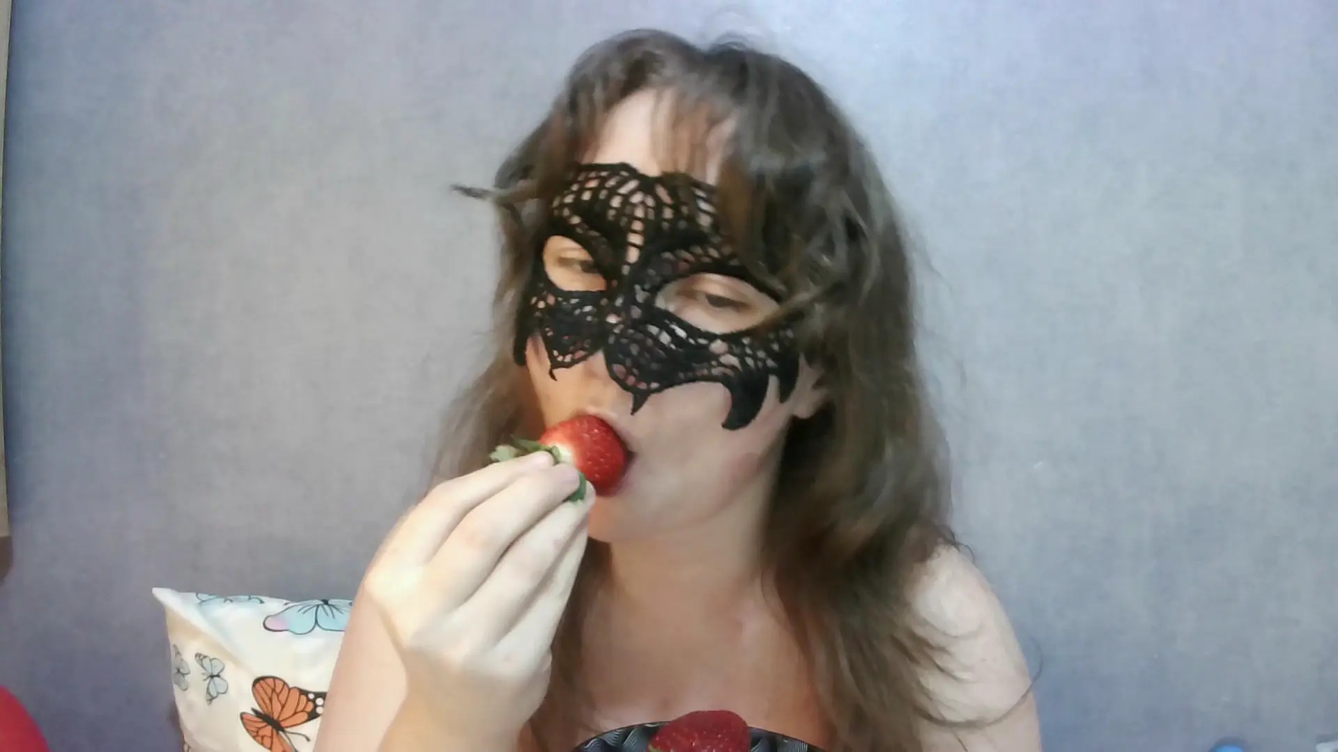 Exclusive Leak: Ksushka22 - eating sweet strawberries - Stream in FullHD | Hotleakxxx.com