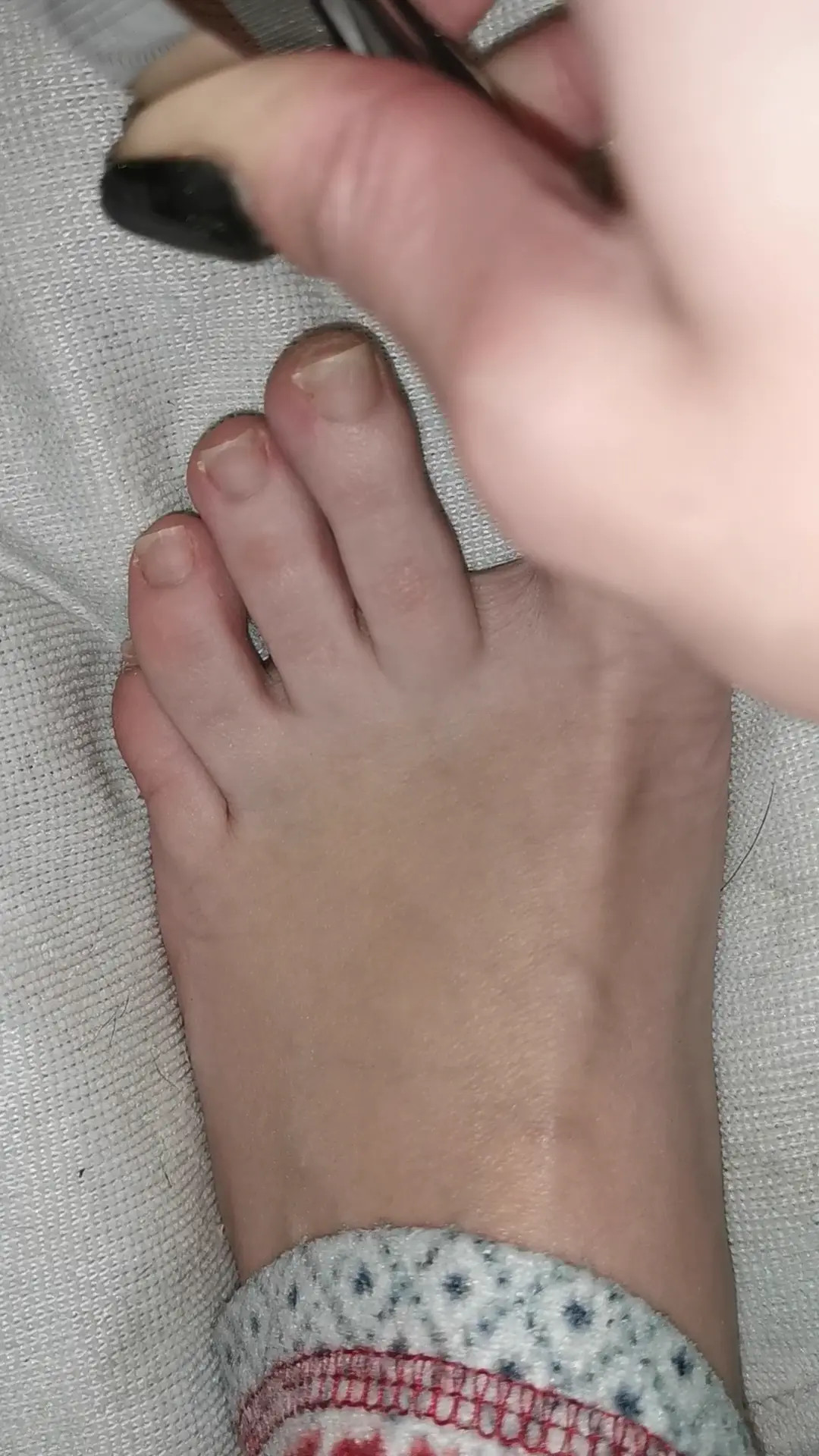 Exclusive Leak: Kaytiekubix - Clipping and painting my toe nails - Stream in FullHD | Hotleakxxx.com