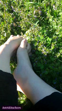 AstridAnchorsFetish - Springtime Bare Feet