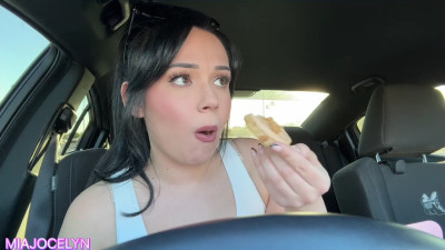 Mia Jocelyn - VLOG #1 Crumbl review, my apartment flooding, and halloween