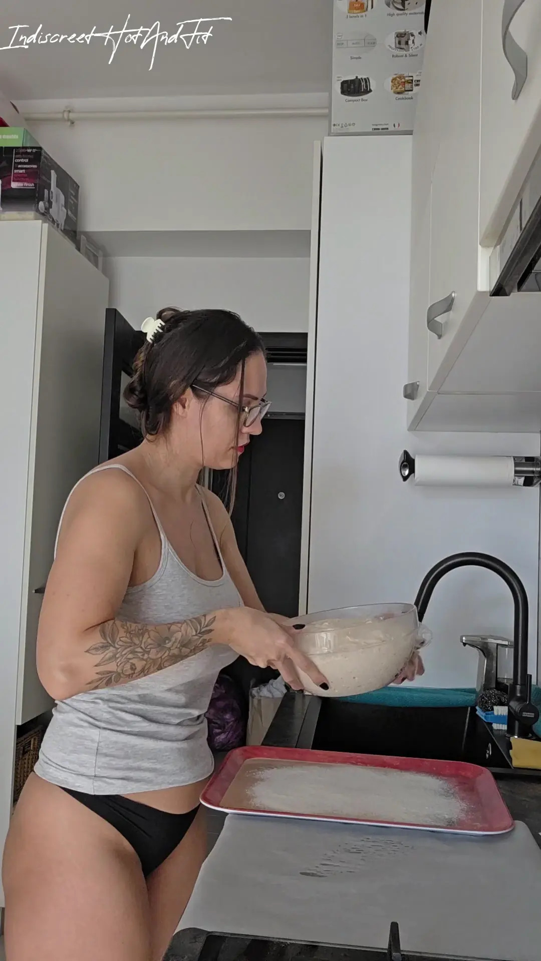 Exclusive Leak: IndiscreetHotAndFit - F0004. MILF baking bread - Stream in FullHD | Hotleakxxx.com