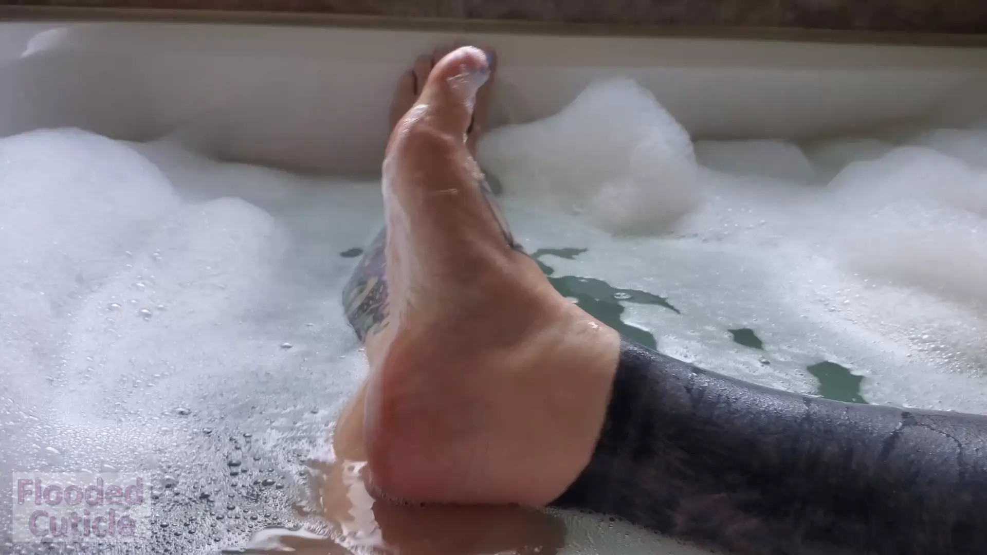 Exclusive Leak: Lasciviouselle - Squishing some bath bombs - Stream in FullHD | Hotleakxxx.com