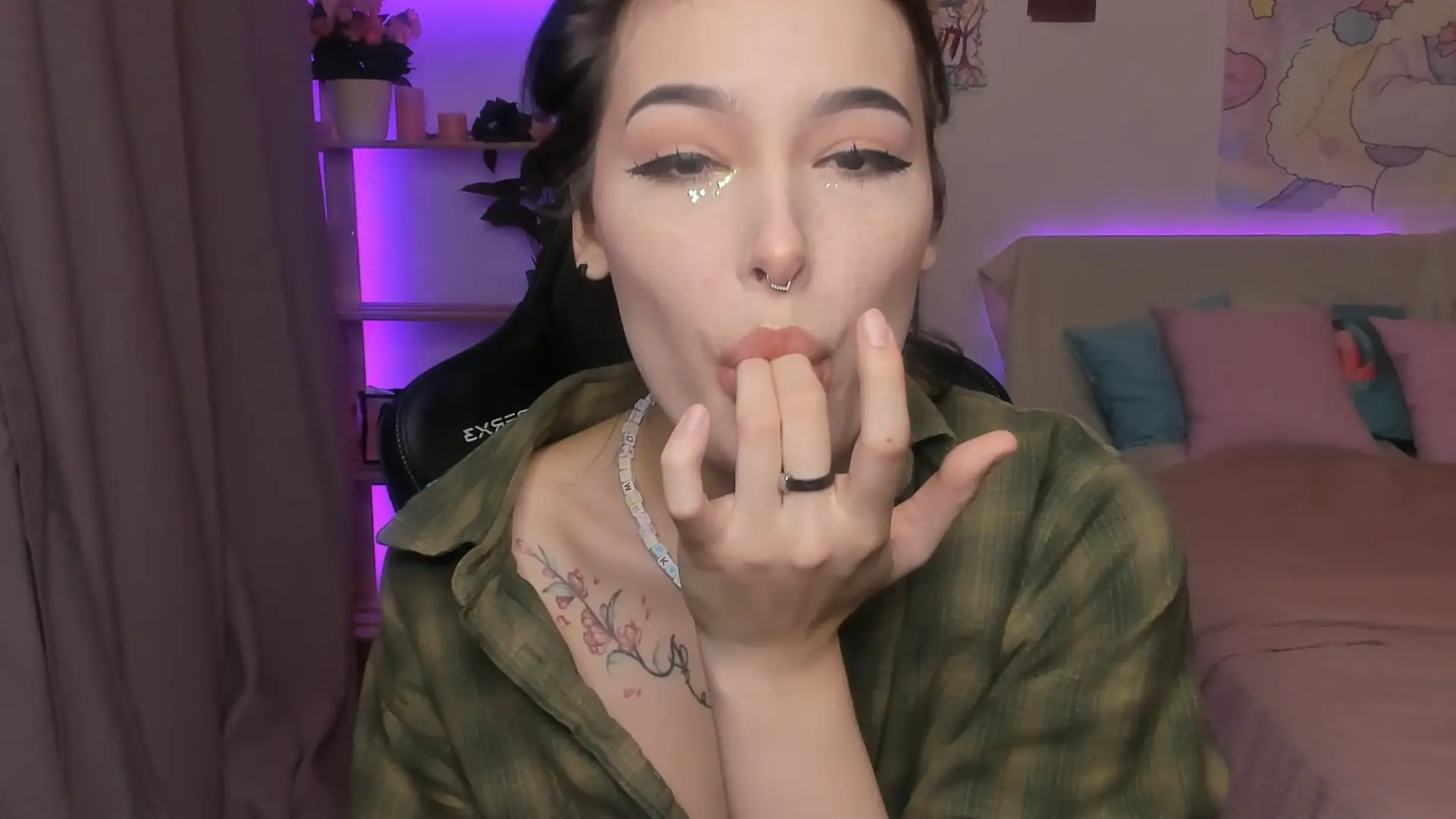 Exclusive Leak: Diane_Woods - Sucking fingers and droolon - Stream in FullHD | Hotleakxxx.com