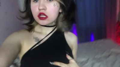 Julia_Garner - Dancing and body tour