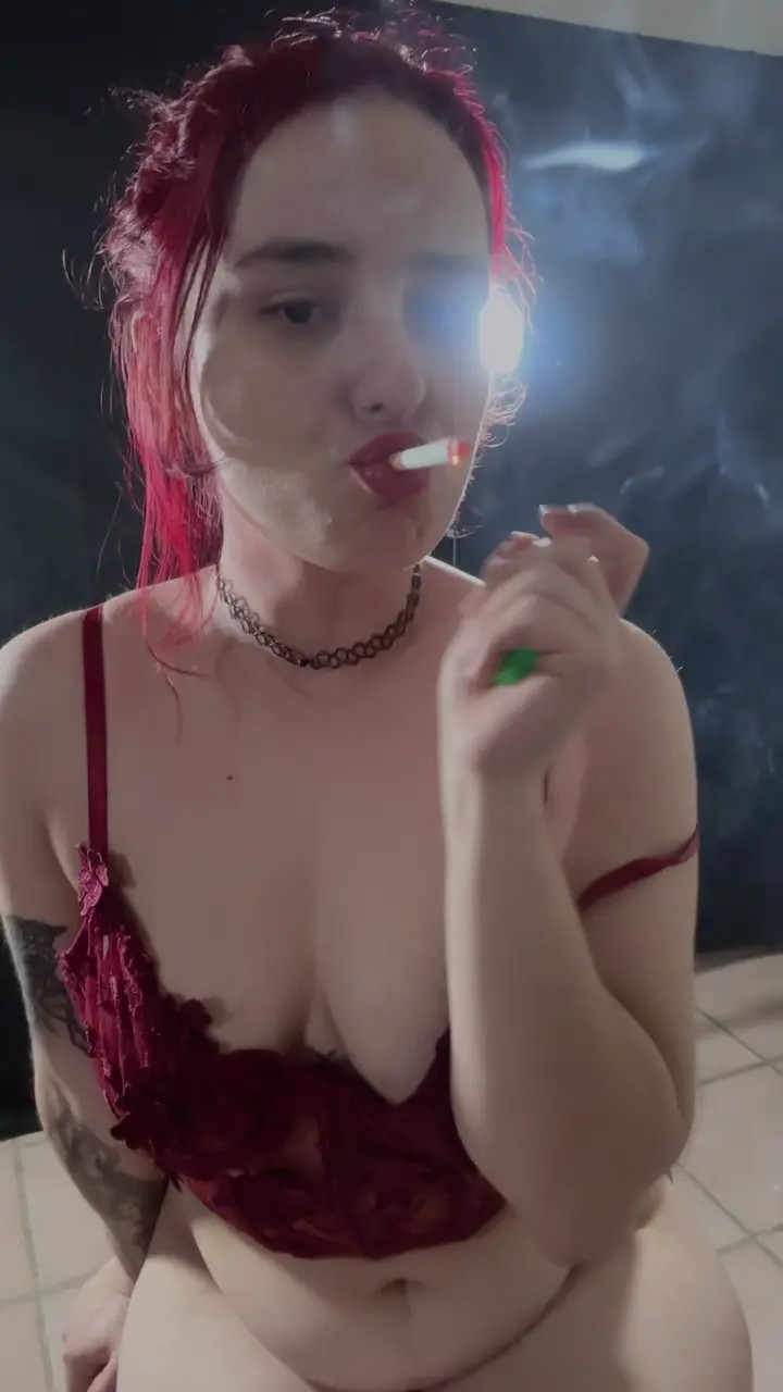 Exclusive Leak: AlienGurrl - Heavy Smoker is Horny while she suckin on a Cork Filter - Stream in FullHD | Hotleakxxx.com